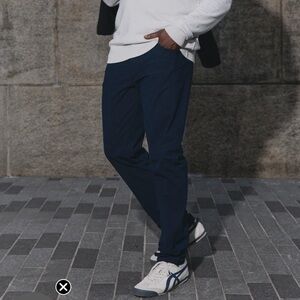 Vuori Meta™ Pant  in Ink (blue) sz 32